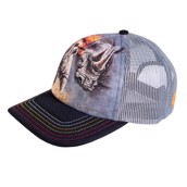 kasket med imponerende næsehorn